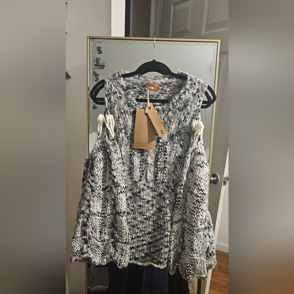 Pol Women's Black and White Knit Sweater
